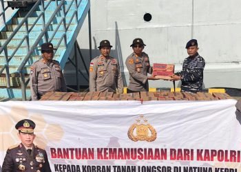Bantuan Kemanusiaan Bencana Longsor dari Kapolri dan Ketua Umum Bhayangkari sampai di Serasan