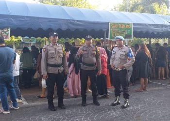 Polsek Lubuk Baja Melaksanakan Pengamanan Pasar Kaget dalam Rangka Bulan Suci Ramadhan 1444 H / 2023