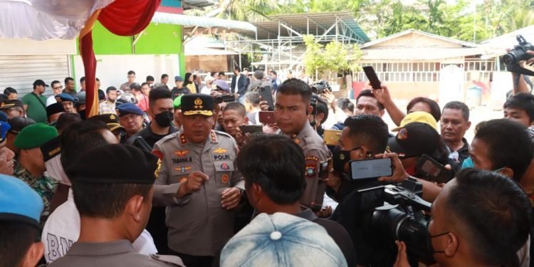 Konferensi Pers Kapolda Kepri Bersama FKPD, Toga, Tomas Kota Batam dalam Rangka Penegakan Hukum di Simpang Dam, Kampung Aceh Kota Batam