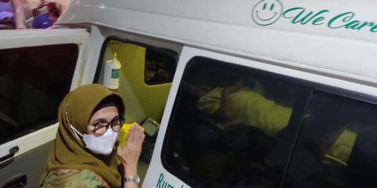 Setiba dari Medan Walikota Pematang Siantar Langsung Jenguk Korban Kebakaran di RS