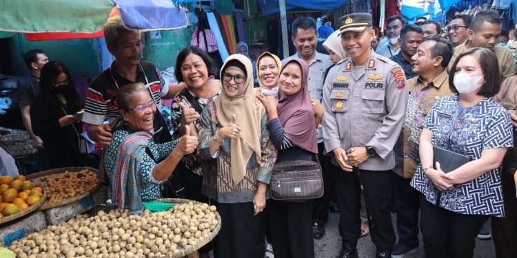 Pastikan Ketersediaan dan Harga Bapok Terjangkau, dr Susanti Bersama OPD Sidak Ke Pasar