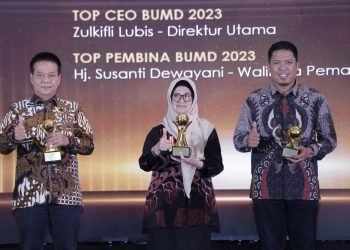 Dua Tahun Berturut – Turut, dr Susanti Terima TOP Pembina BUMD Awards