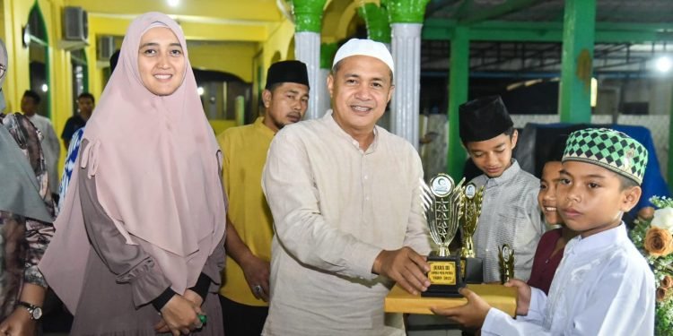 Bupati Zahir Hadiri Peringatan Nuzulul Qur’an di Masjid Hasanah Simpang Dolok