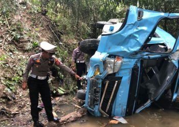 BusMasuk Jurang Di Samosir 17 siswa SD Jadi Korban
