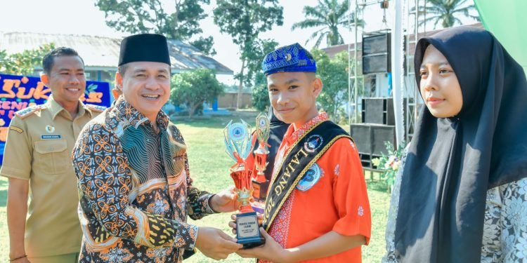 Berikan Selamat Pelepasan Pelajar SMP, Zahir Harapkan Generasi Berkarakter