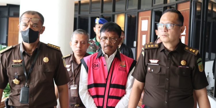 Menkominfo Sebagai Tersangka Korupsi BTS