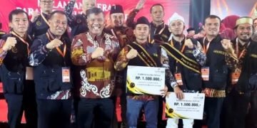 Ini 29 Lurah dan Kades Hasil Binaan Kanwil Kemenkumham Jabar Rai Penghargaan Paralegal Justice Award 2023
