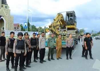 Polres Samosir amankan 1 unit Excavator Terkait Perambahan Hutan Pinus