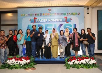 Tiba di Batam, dr Susanti dan Erizal Ginting Terima Tanjak dari Perwakilan Wali Kota Batam