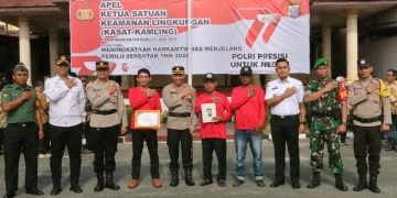 Sambut Pilkada Serentak 2024, Kapolres P.Siantar Pimpin Apel Sat Kamling & Berikan Hadiah Kepada Juara Lomba Satkamling