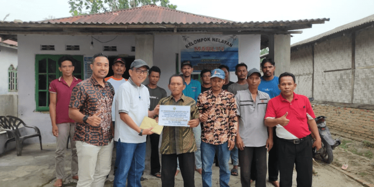 PTPN IV Unit Adolina Salurkan Bantuan Kepada Kelompok Usaha Bersama Nelayan “MARLIN” di Desa Lubuk Saban