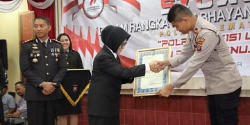 Momentum HUT Ke 77 Bhayangkara, dr Susanti Serahkan Piagam Penghargaan Kepada Personel Polres Pematang Siantar