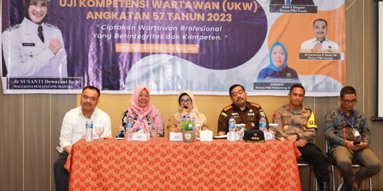 dr. Susanti Buka Pelaksanaan Uji Kopentensi Wartawwan (UKW) Angkatan 57 Tahun 2023 Persatuan Wartawan Indonesia (PWI) Pematang Siantar
