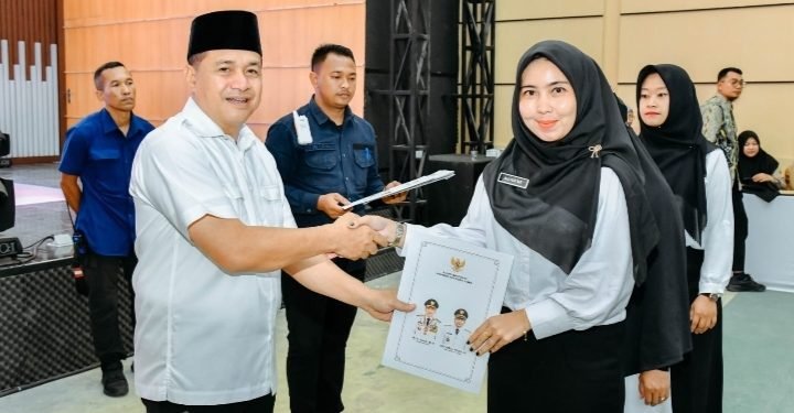 Bupati Batu Bara Serahkan SK Pengangkatan 410 Pegawai P3K