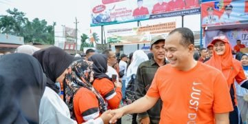 Anggota Fraksi PDI P DPR RI Djarot Saiful Hidayat Jalan Santai Bersama Warga Batu Bara