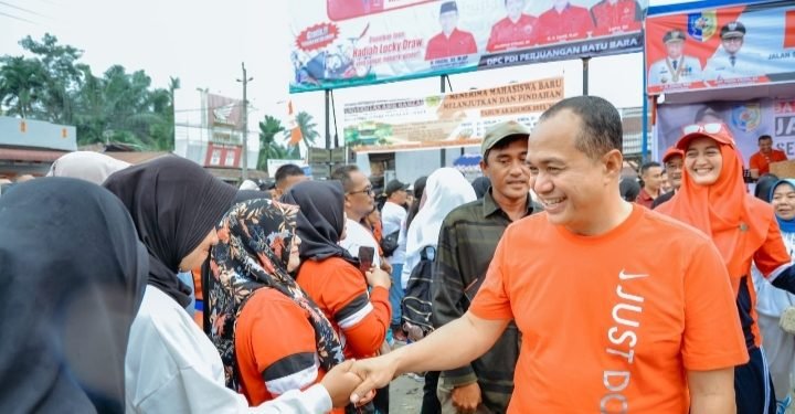 Anggota Fraksi PDI P DPR RI Djarot Saiful Hidayat Jalan Santai Bersama Warga Batu Bara