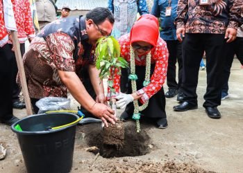 dr. Susanti Hadiri Kegiatan Indonesia Menabung dan Aksi Nyata Menanam 1 Siswa 1 Pohon