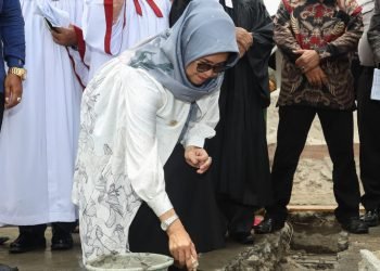 dr Susanti letakkan batu pertama pembangunan gedung Gereja HKBP Pardamean Resort Pardamean Kota Pematang Siantar