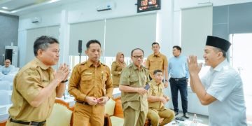 Bupati Batu Bara Zahir Lepas Penerima Beasiswa Sawit