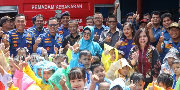 Pengenalan Alat Pemadam Kebakaran dan Simulasi Penanggulangan Bahaya Kebakaran Sejak Dini kepada Anak