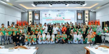 Bupati Zahir Berangkatkan Peserta Study Tiru Pokdarling ke Kota Medan