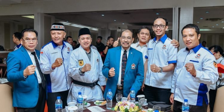 Pelantikan Pengprov KKI Sumut, Bupati Zahir Terima Sabuk Hitam