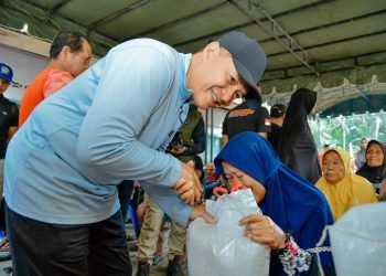 Blusukan ke Desa, Bupati Zahir Buktikan Komitmen Urusan Kemanusiaan Harus Tuntas