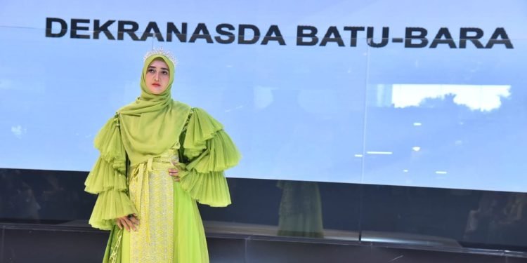 Ny. Maya Zahir Tampil di Sumut Fashion Week