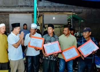 Sapa Desa Titi Merah, Bupati Zahir Berikan Bantuan Alat Pertanian