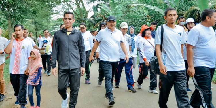 Bupati Zahir Lepas Peserta Jalan Sehat Bersama Sambut HUT ke-52 Korpri