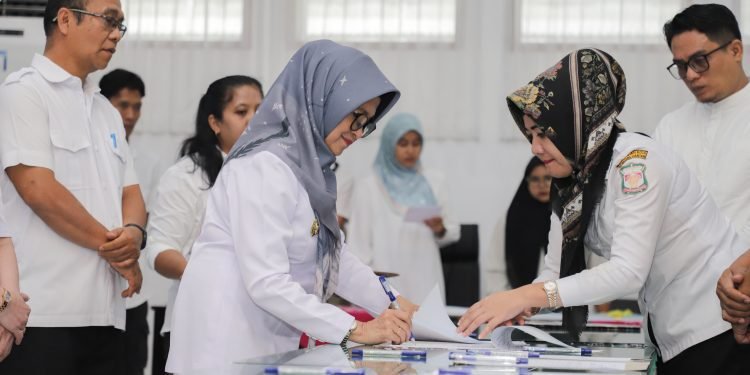 Wali Kota Siantar Serahkan DHKP dan SPPT PBB P2 Kota Pematangsiantar Tahun 2024