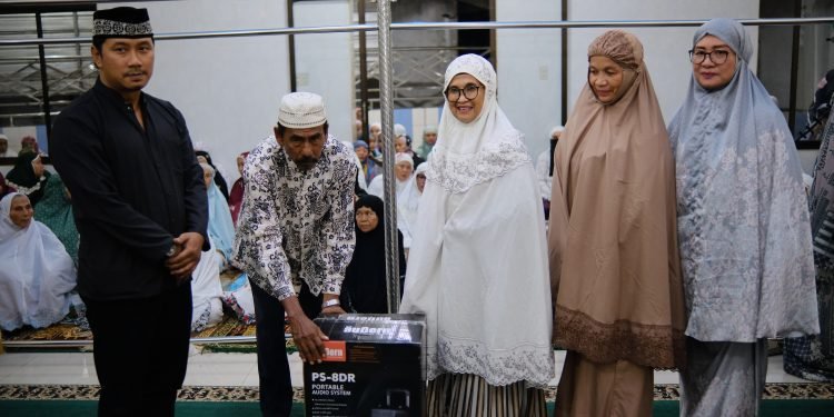 Safari Ramadhan di Mesjid Nurul Iman, Wali Kota Serahkan Dana Hibah Rp 50 Juta dan Bantuan Speaker