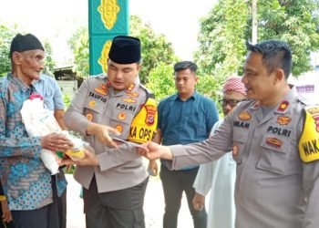 Demi Meraih Berkah Ramadhan, Kapolres Batu Bara Bagikan Sembako