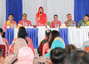 Wali Kota membuka Musrenbang di Kantor Camat Sianțar Sitalasari