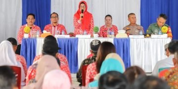 Wali Kota membuka Musrenbang di Kantor Camat Sianțar Sitalasari