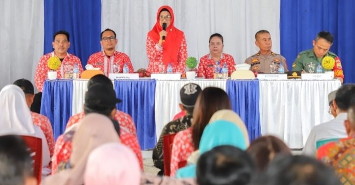 Wali Kota membuka Musrenbang di Kantor Camat Sianțar Sitalasari