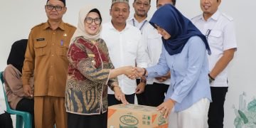 Ramadhan Berkah, dr Susanti Bersama Perumda Tirtauli Kembali Berbagi di Sejumlah Lokasi