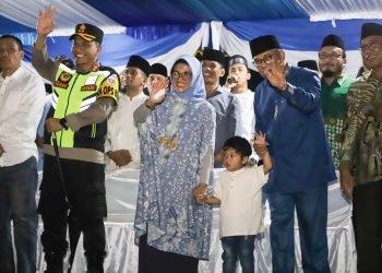 Wali Kota Siantar Didampingi Ketua Dekranasda Melepas Pawai Takbir Keliling Idul Fitri 1 Syawal 1445 H/2024 M