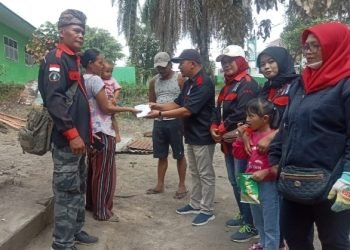 Komunitas Relawan North Sumatera Berikan Bantuan Korban Rumah Tertimpa Pohon di Siantar