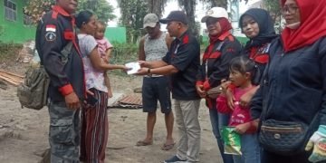 Komunitas Relawan North Sumatera Berikan Bantuan Korban Rumah Tertimpa Pohon di Siantar