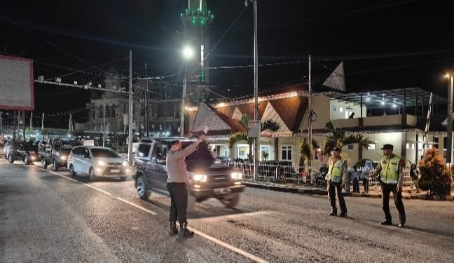Kapolres Simalungun Turut Pantau Arus Lalu Lintas Hingga Larut Malam