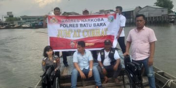 Jum’at Curhat, Satres Narkoba Polres Batubara Menyeberang ke Desa Bandar Rahmad dan Serahkan Bantuan