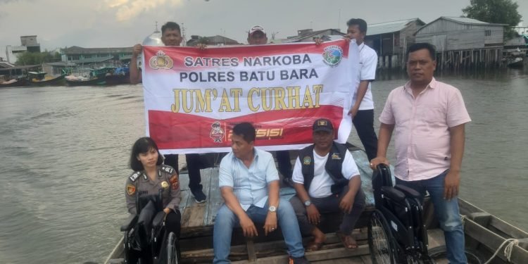 Jum’at Curhat, Satres Narkoba Polres Batubara Menyeberang ke Desa Bandar Rahmad dan Serahkan Bantuan