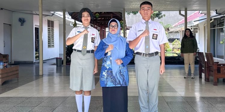 Wali Kota Lepas Dua Pelajar Terbaik Pematangsiantar Ikuti Seleksi Paskibraka