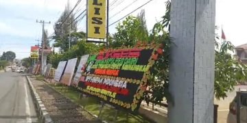 Boby Naibaho Ditahan, Polres Dairi Dibanjiri Papan Bunga dari Ormas HIMPAK Sebagai Apresiasi