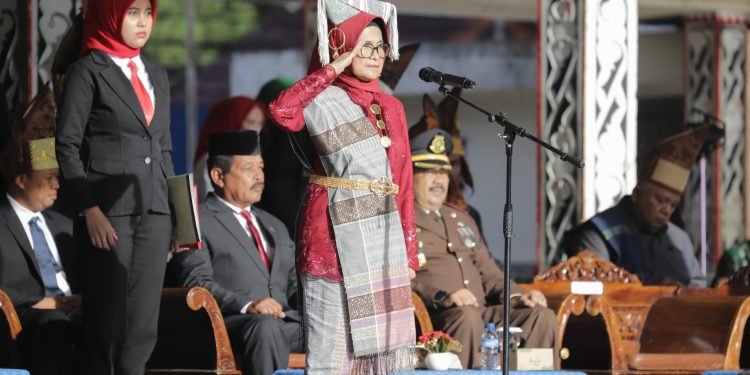 Di Upacara Peringatan Hari Lahir Pancasila, dr Susanti Kenakan Pakaian Adat Simalungun