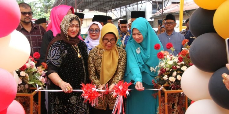 Di Upacara Peringatan Hari Lahir Pancasila, dr Susanti Kenakan Pakaian Adat Simalungun