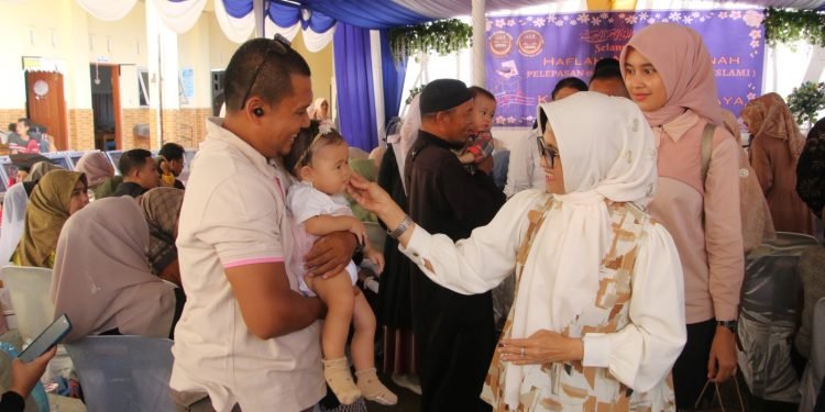 dr Susanti Hadiri Haflah Akhirussanah dan Pentas Seni KB TK Taman Cahaya