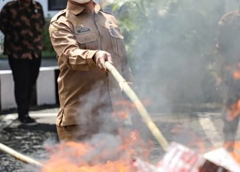 Diwakili Sekda, Wali Kota Pematangsiantar Turut Memusnahkan Barang Bukti yang Sudah Inkracht