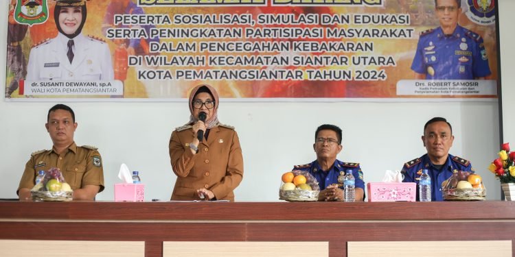 dr. Susanti Membuka Kegiatan Sosialisasi dan Edukasi Pemberdayaan Masyarakat dalam Pencegahan dan Penanggulangan Kebakaran